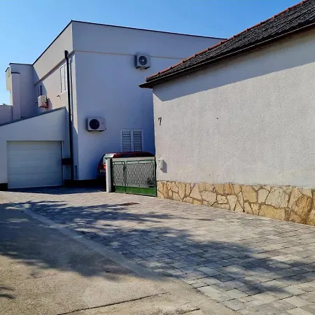 アパート Centar Paklenica *